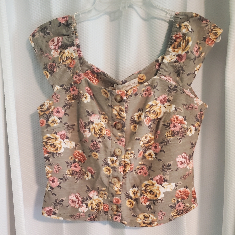 Floral crop top size L